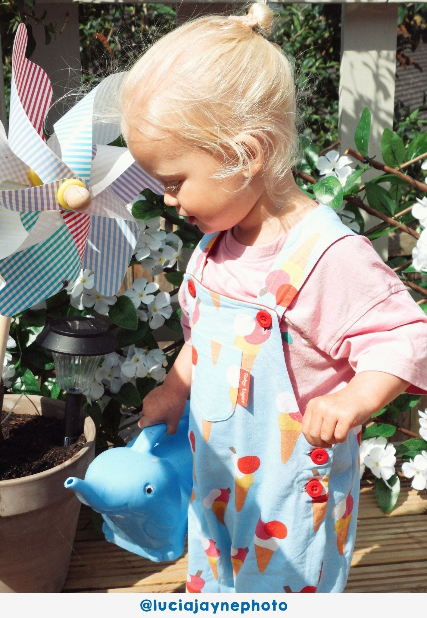 Bio - Baumwoll Kinder Latzhose, kurzes Bein, Eiswaffel - Druck - Toby Tiger GmbH
