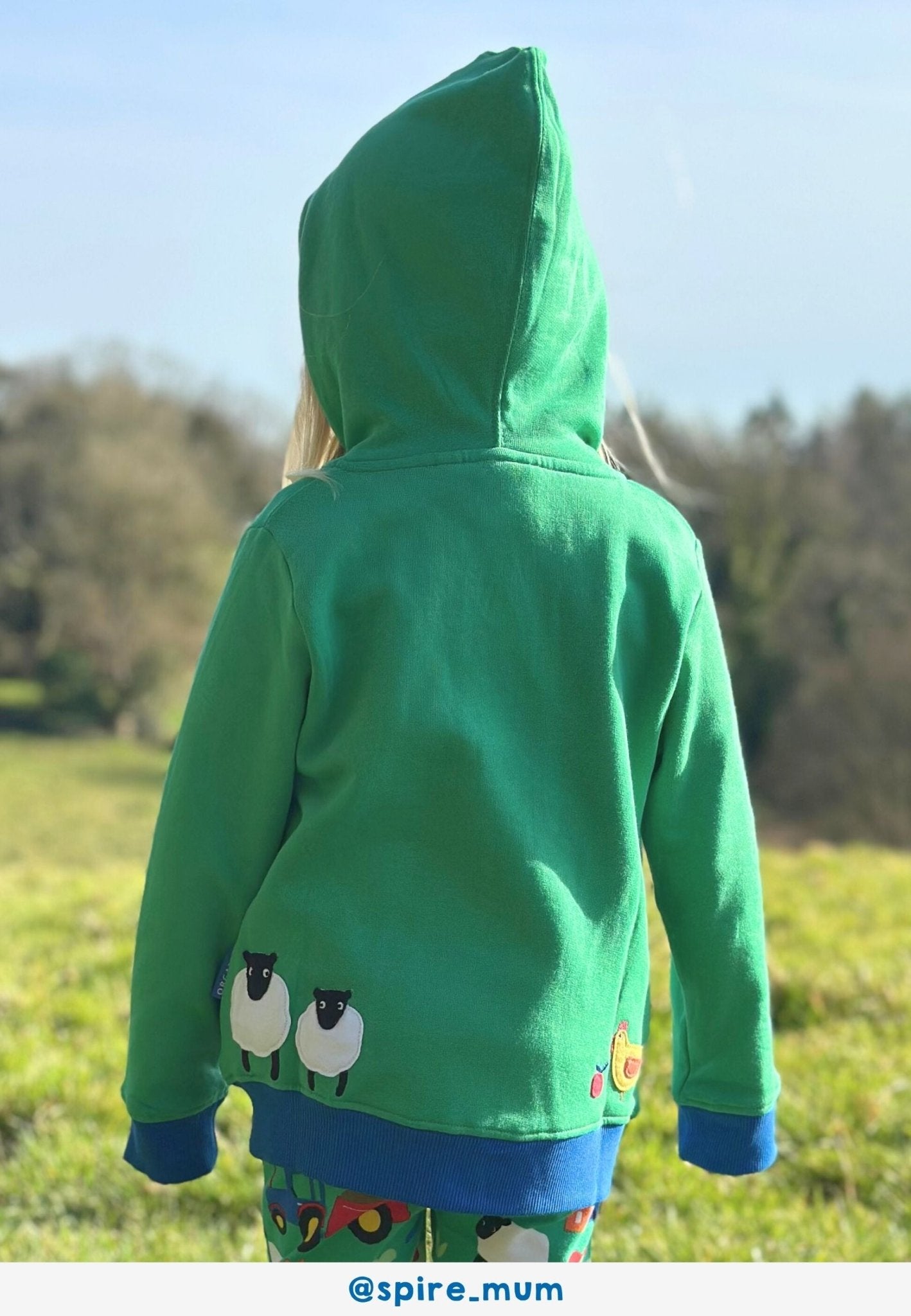 Bio - Baumwoll Kinder Sweatjacke mit Kapuze und Bauernhof - Applikation - Toby Tiger GmbH