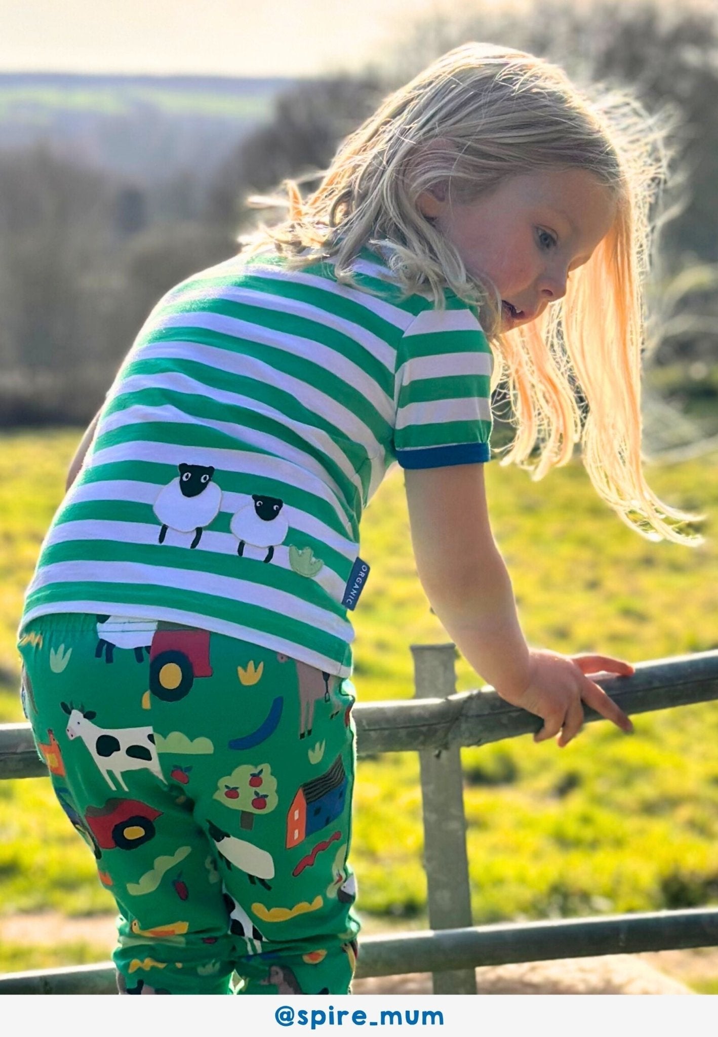 Bio - Baumwoll Kinder Shirt kurzarm mit Schaf - Applikation - Toby Tiger GmbH