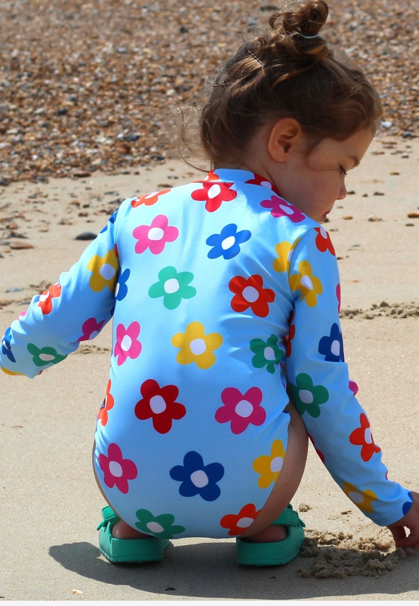 Kinder Badeanzug langarm mit Regenbogenblumen - Druck, UV - Schutz UPF 50+ - Toby Tiger GmbH