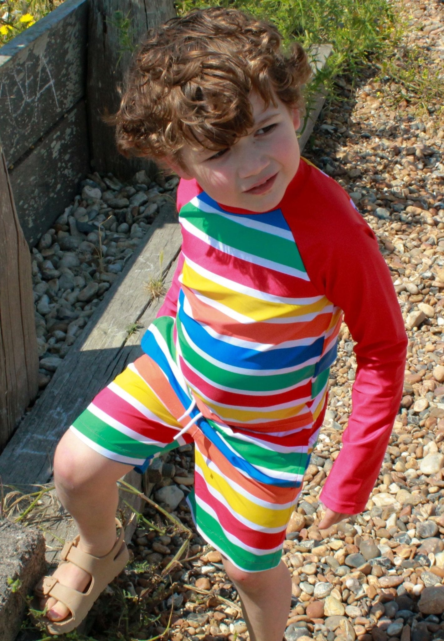 Kinder Schwimmshorts mit Happy Streifen, UV - Schutz UPF 50+ - Toby Tiger GmbH