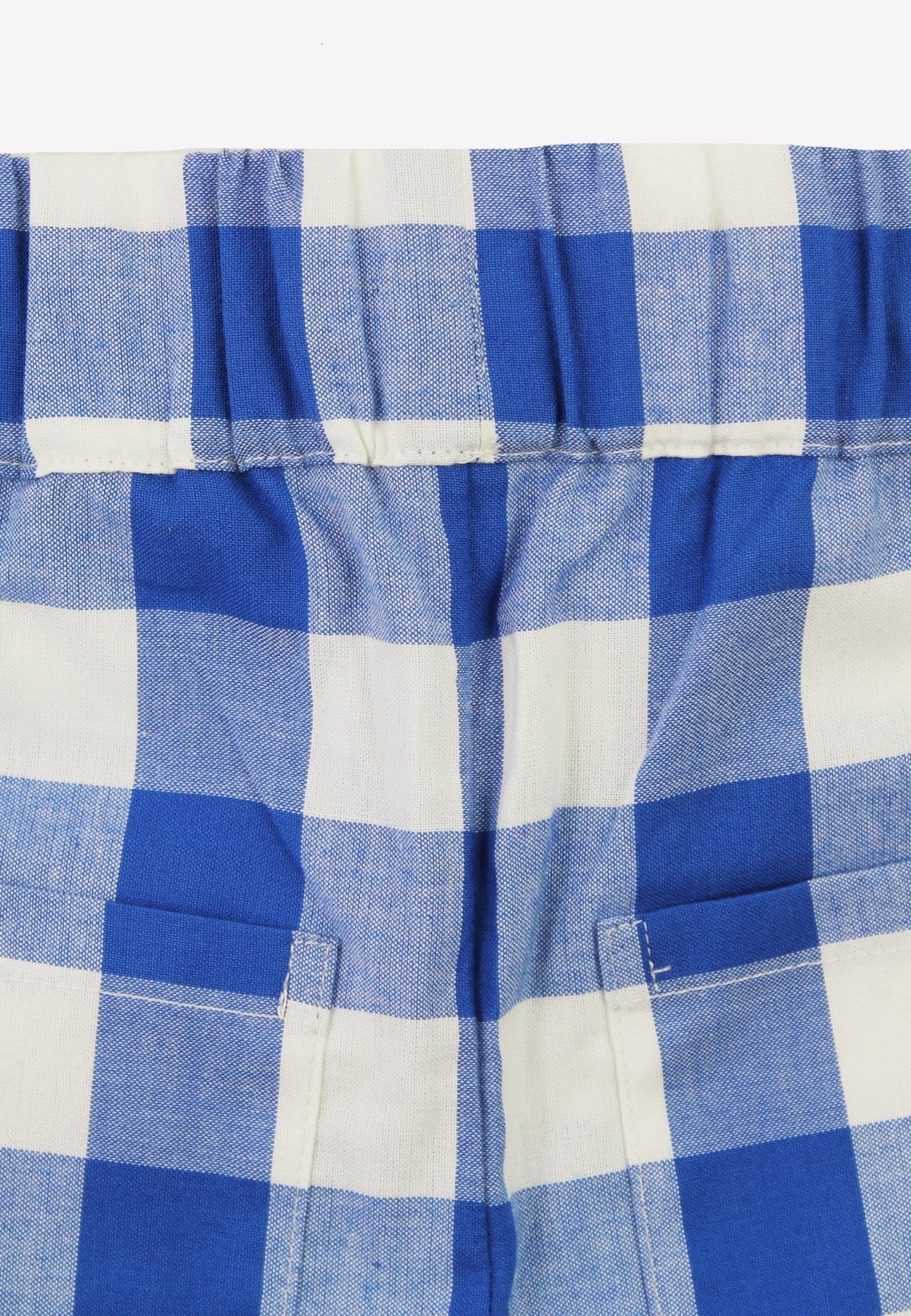 Bio - Baumwoll Kinder Shorts mit blauem großkarierten - Muster - Toby Tiger GmbH