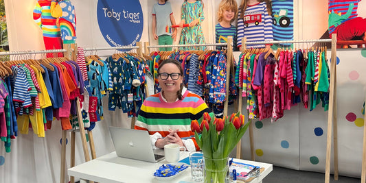 Toby Tigers Abenteuer auf der Messe: Wo Farbe ins Spiel kommt! - Toby Tiger GmbH