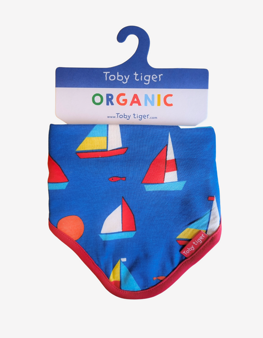 Organic cotton triangular bib with sailboat print