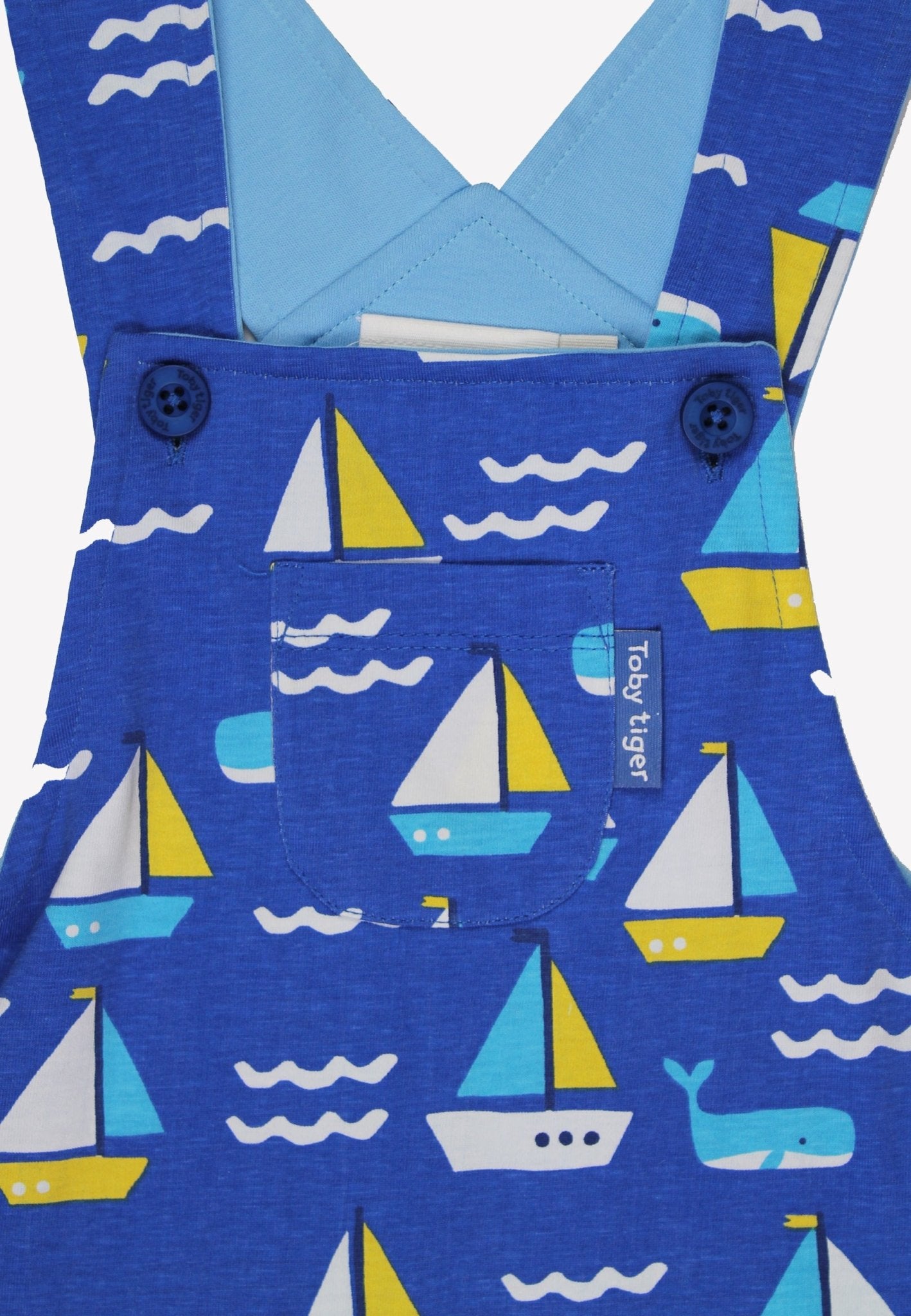 Bio - Baumwoll Kinder Latzhose mit Segelboot - Druck - Toby Tiger GmbH