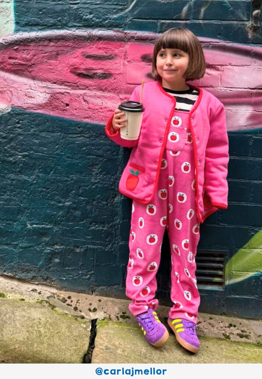 Bio-Baumwoll Kinder Latzhose mit Apfel-Druck