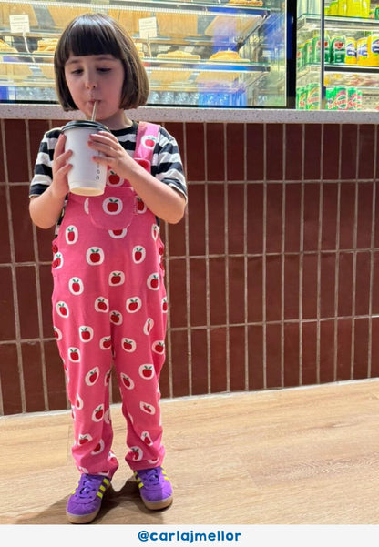 Bio - Baumwoll Kinder Latzhose mit Apfel - Druck - Toby Tiger GmbH