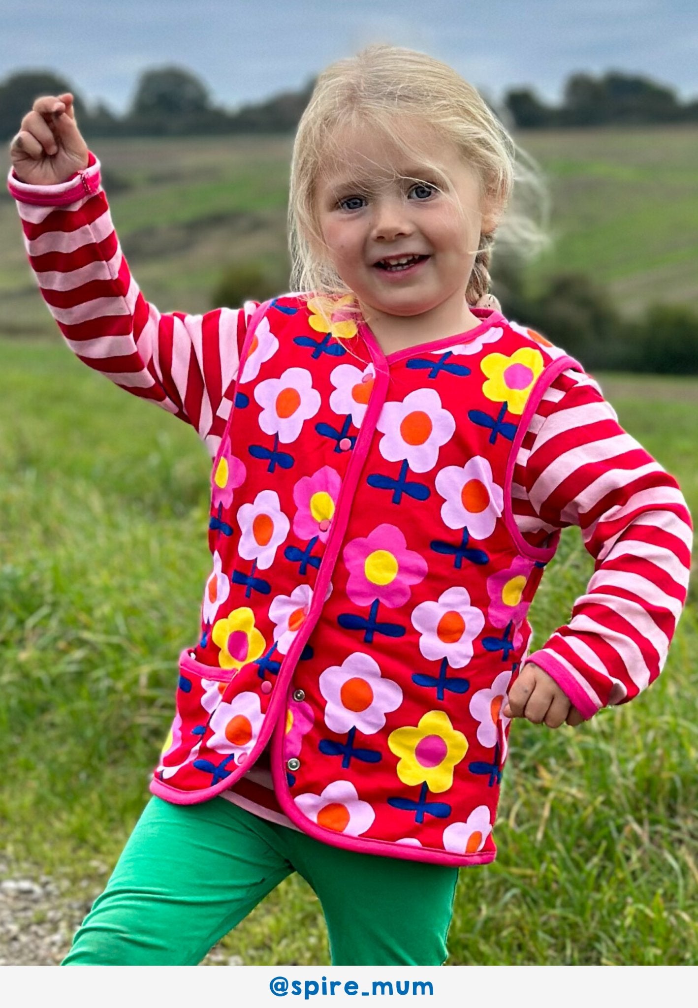 Bio - Baumwoll Kinder Weste zum Wenden mit Retro Blumen - Druck - Toby Tiger GmbH