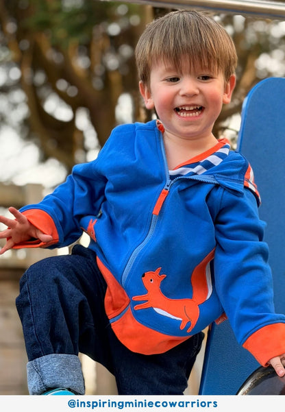 Bio - Baumwoll Kinder Sweatjacke mit Kapuze und mit Eichhörnchen - Applikation - Toby Tiger GmbH