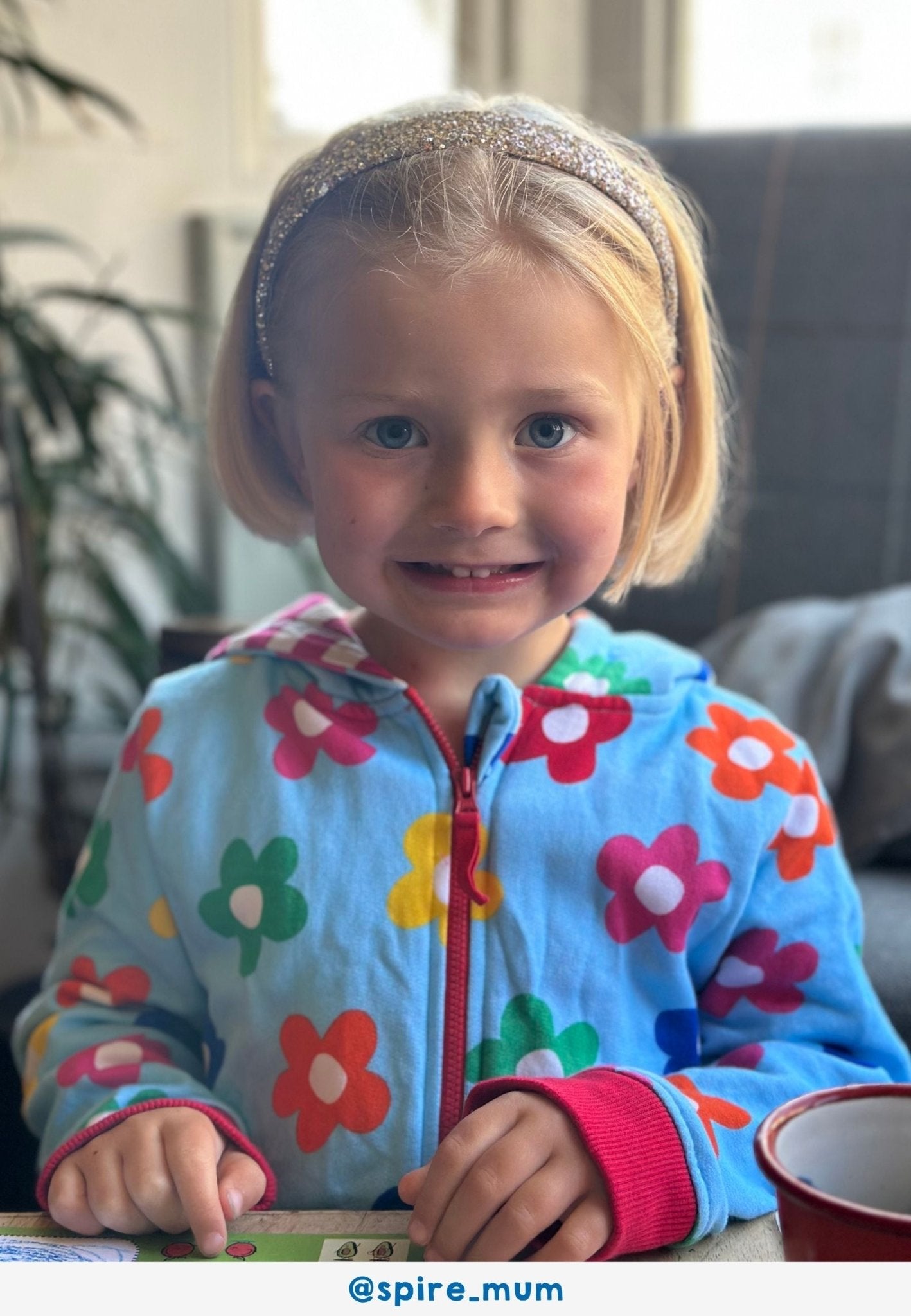 Bio - Baumwoll Kinder Sweatjacke mit Kapuze und Regenbogenblumen - Druck - Toby Tiger GmbH