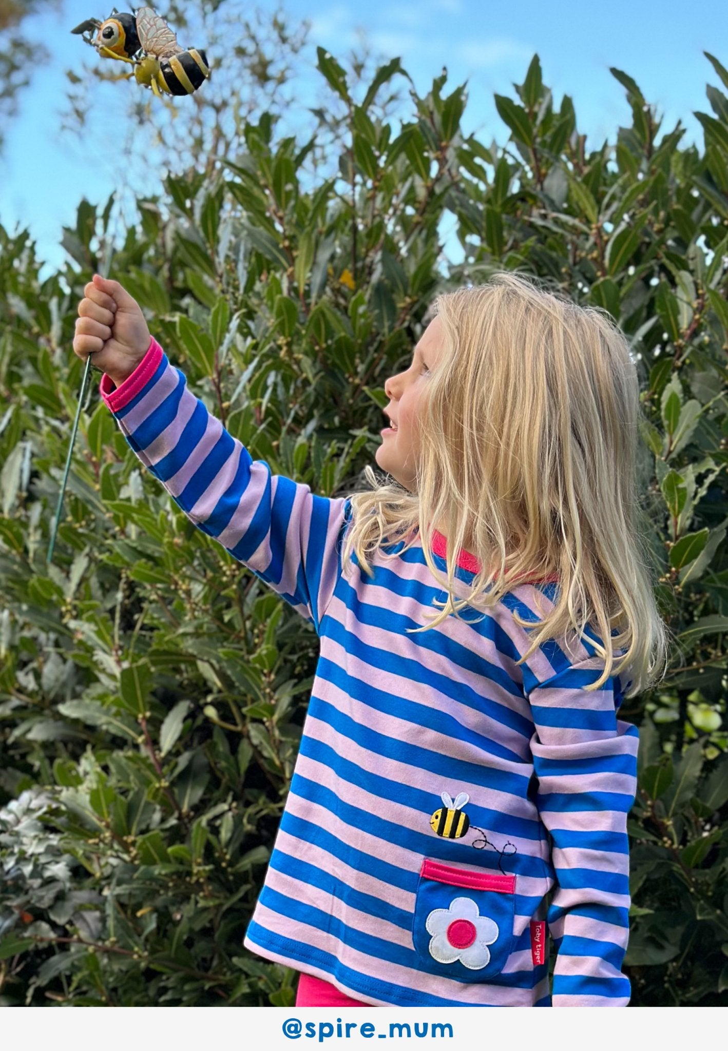 Bio - Baumwoll Kinder Langarmshirt, Streifen mit Gänseblümchen - Applikation - Toby Tiger GmbH