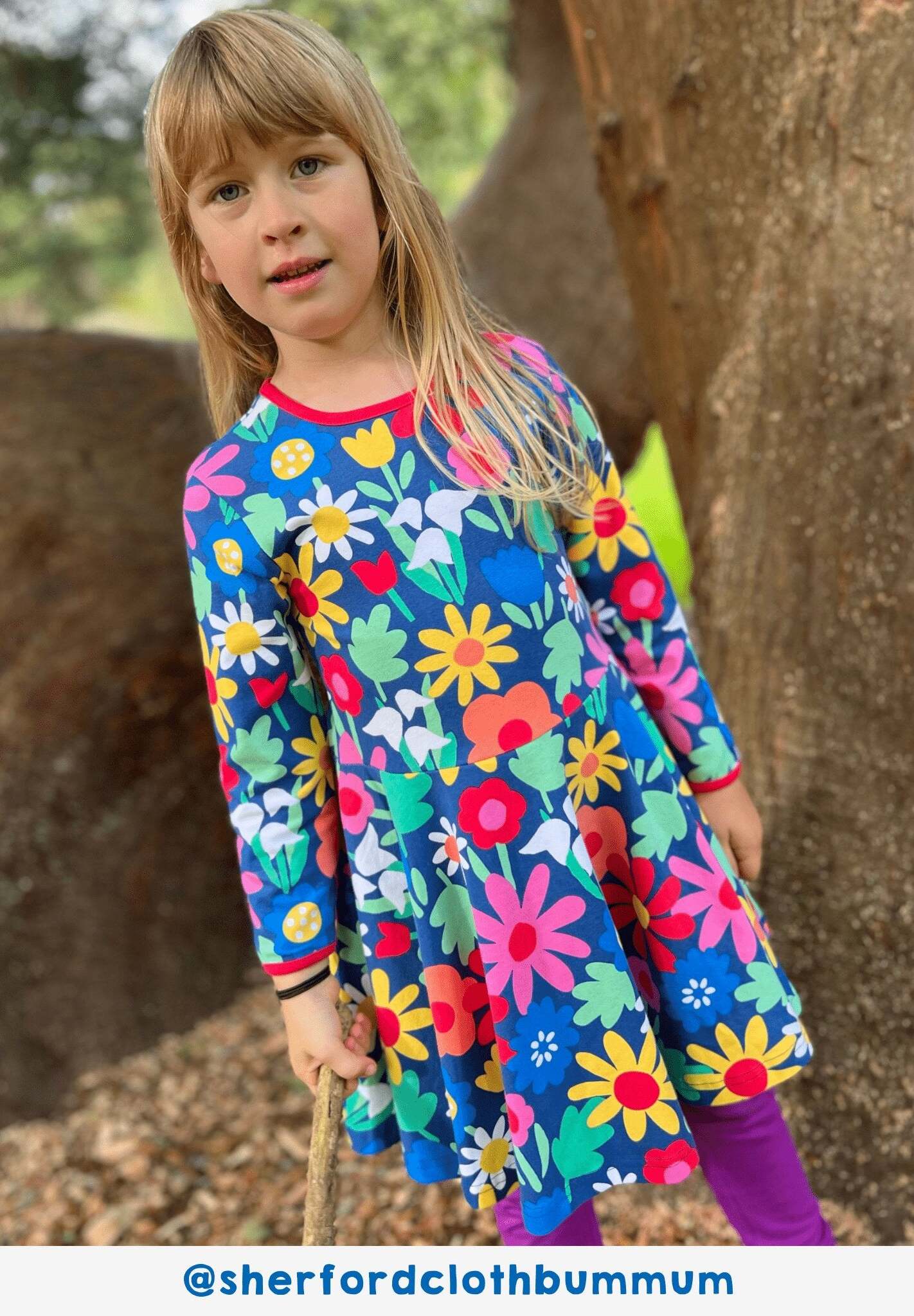 Bio Baumwollkleid mit Skater Schnitt und auffälligem Blumenmuster - Toby Tiger GmbH