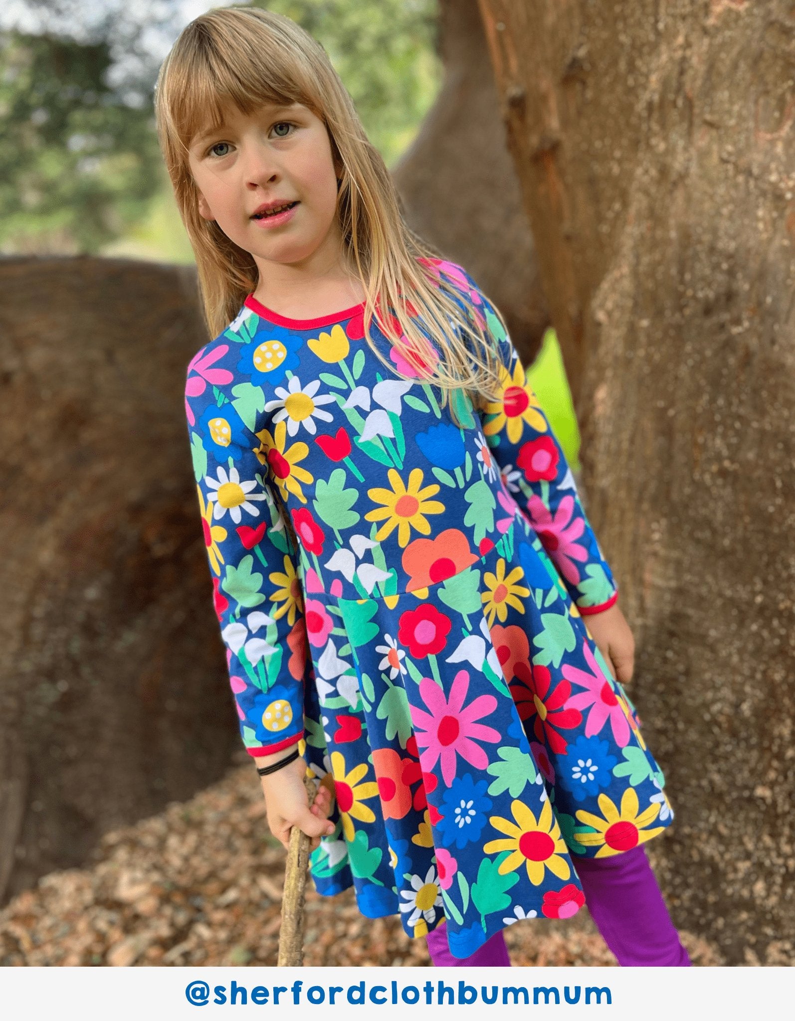 Bio Baumwollkleid mit Skater Schnitt und auffälligem Blumenmuster - Toby Tiger GmbH Retail