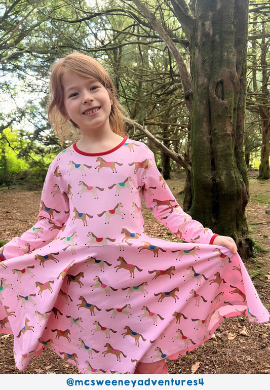 Bio-Baumwoll Kinder Langarm Skaterkleid, Rosa mit Pferde-Druck