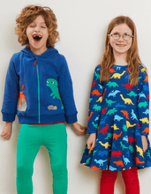 Laden Sie das Bild in den Galerie-Viewer, Bio Baumwollkleid mit Skater Schnitt und buntem Regenbogen Dinosaurier Aufdruck
