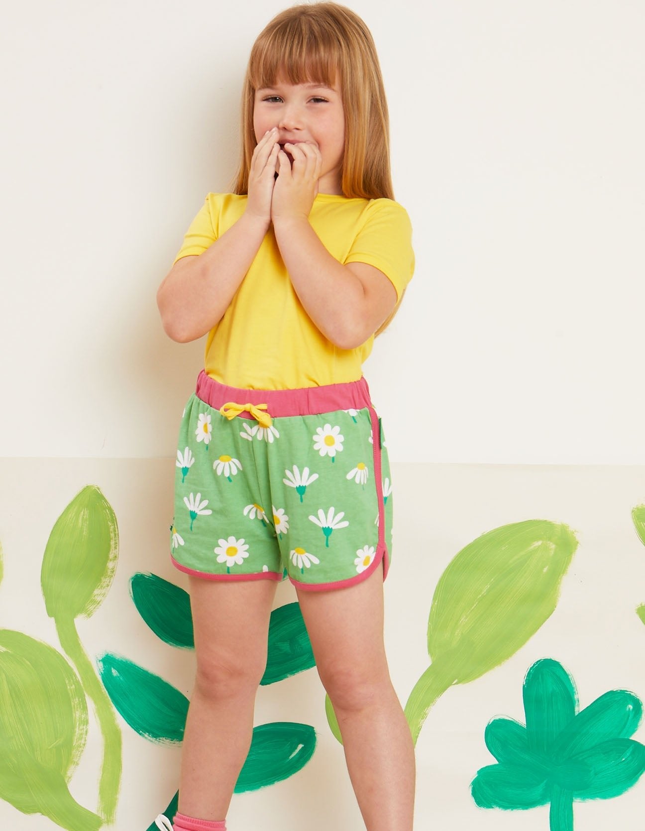 Bio - Laufshorts mit Gänseblümchen - Print - Toby Tiger GmbH Retail