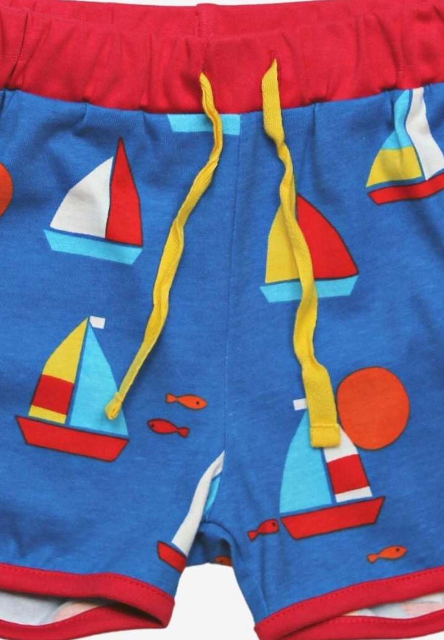 Bio - Laufshorts mit Segelboot Aufdruck - Toby Tiger GmbH