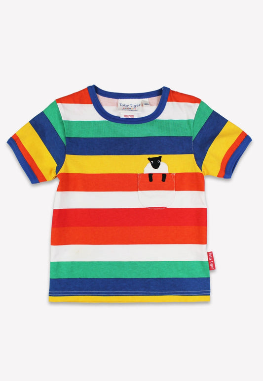 Bio - Baumwoll Kinder Shirt kurzarm mit Regenbogenstreifen und Brusttasche mit Schaf - Applikation - Toby Tiger GmbH