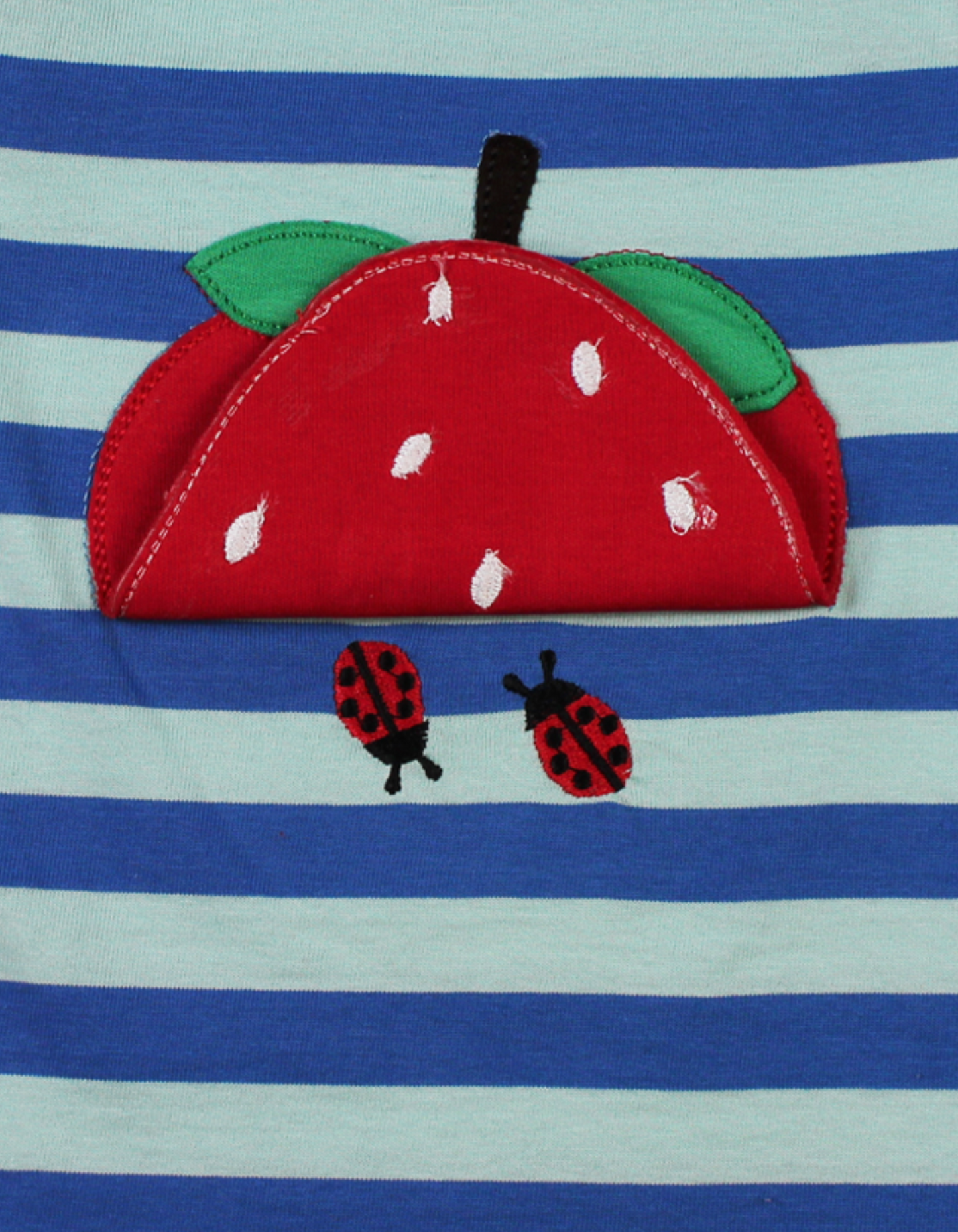 Organic cotton short-sleeved shirt with strawberry appliqué