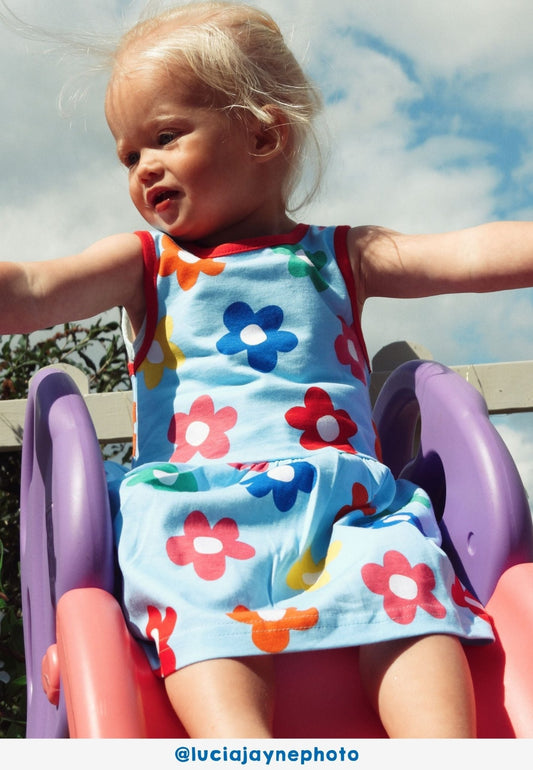 Bio - Baumwoll Kinder Sommerkleid mit Regenbogenblumen - Druck - Toby Tiger GmbH