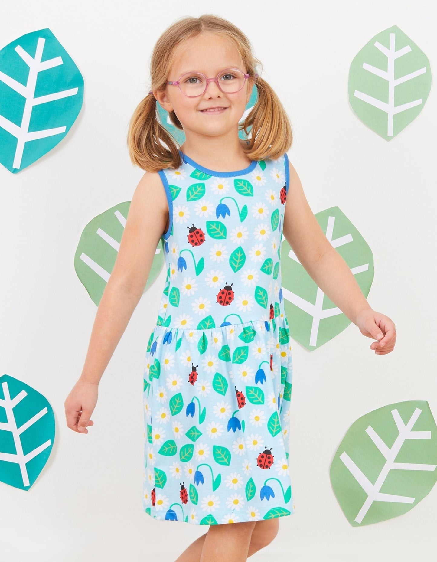 Kleid aus Bio Baumwolle mit Marienkäfer und Blumen Print - Toby Tiger GmbH Retail