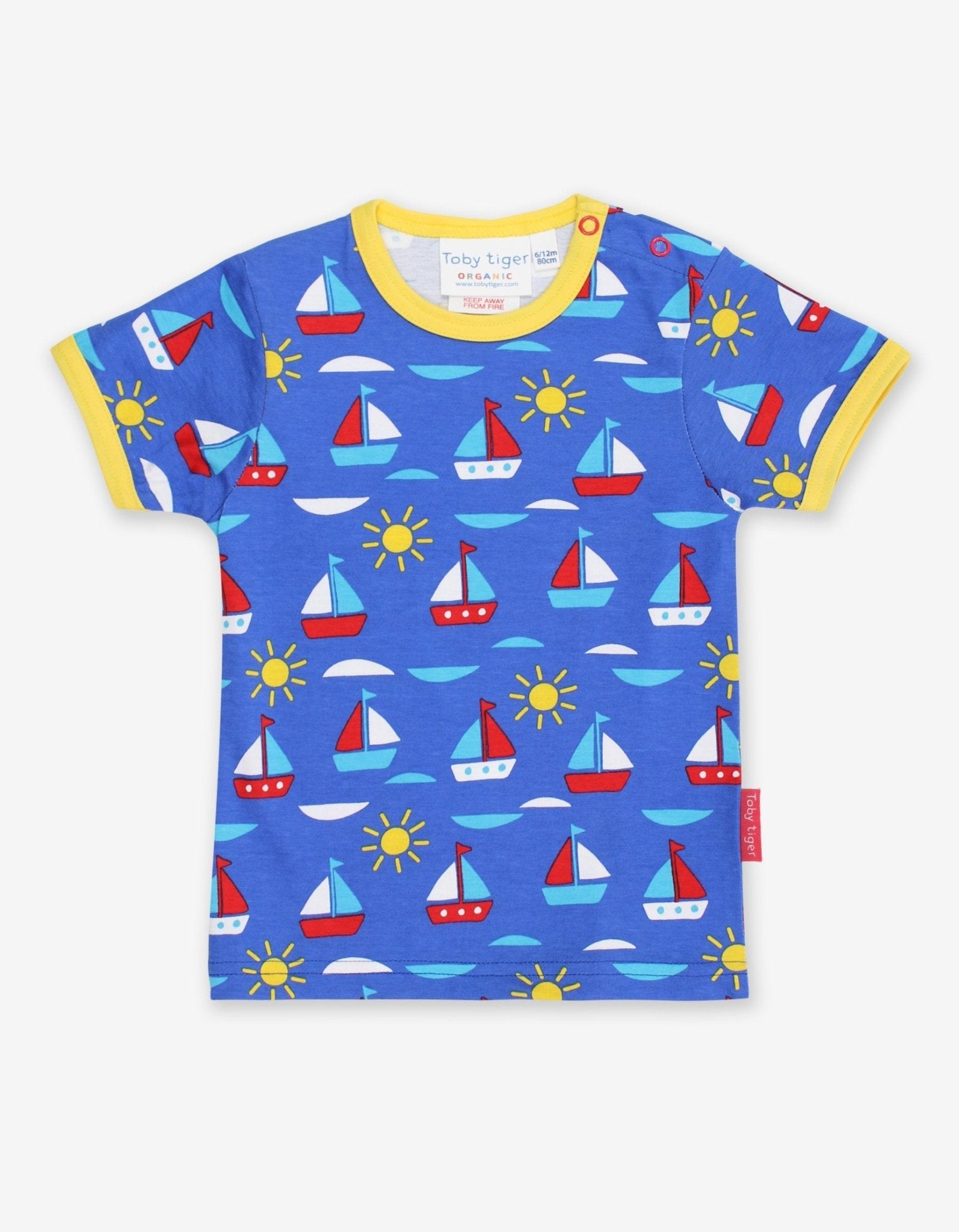 T-Shirt aus Bio Baumwolle mit Segelboot Print - Toby Tiger GmbH Retail