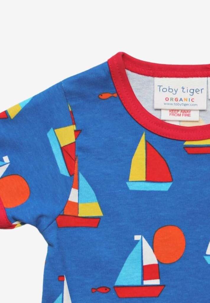 Bio Kurzarmshirt mit Segelboot Print - Toby Tiger GmbH