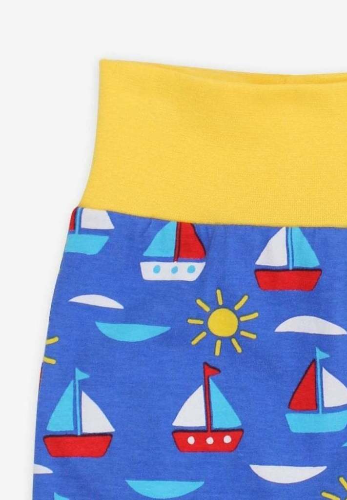 Babyhose aus Bio Baumwolle mit Segelboot Print - Toby Tiger GmbH