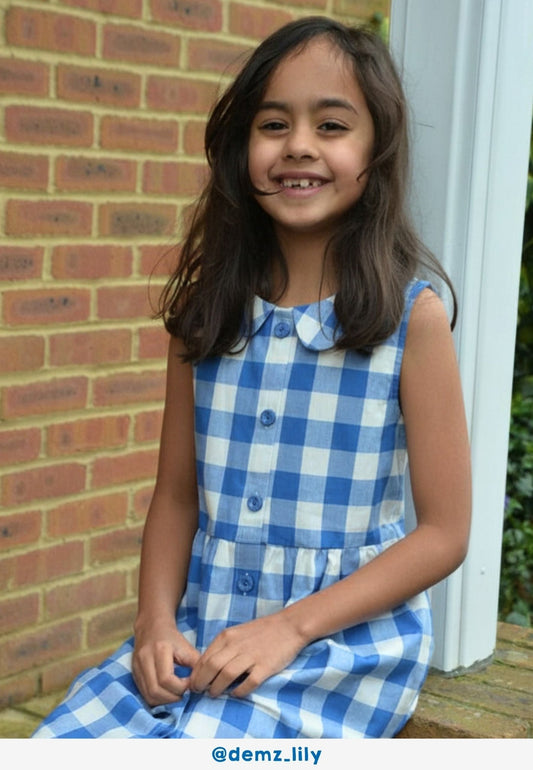 Bio - Baumwoll Kinder Kleid mit blauem großkarierten - Muster - Toby Tiger GmbH