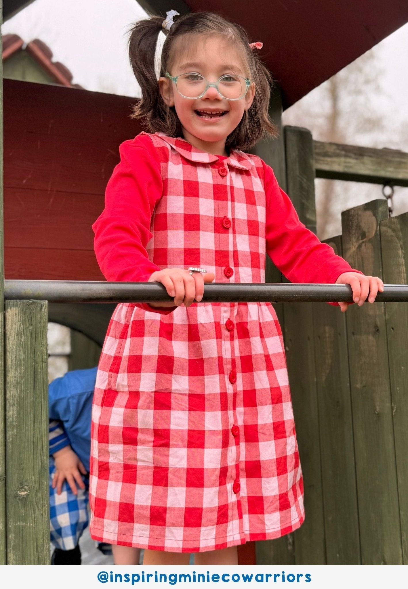 Bio - Baumwoll Kinder Kleid mit rotem großkarierten - Muster - Toby Tiger GmbH