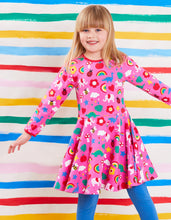 Laden Sie das Bild in den Galerie-Viewer, Skater Kleid mit buntem Print aus Bio Baumwolle

