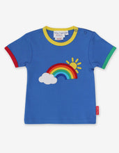 Laden Sie das Bild in den Galerie-Viewer, T-Shirt aus Bio Baumwolle mit Regenbogen Applikation
