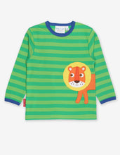 Laden Sie das Bild in den Galerie-Viewer, Organic Walking Lion Applique T-Shirt
