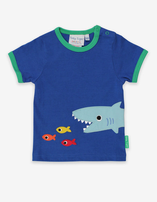 Organic t-shirt with shark appliqué