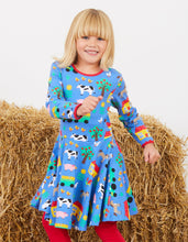 Laden Sie das Bild in den Galerie-Viewer, Skater Kleid aus Bio Baumwolle mit buntem Bauernhof Print
