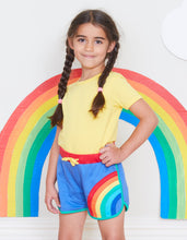 Laden Sie das Bild in den Galerie-Viewer, Jogging Shorts aus Bio Baumwolle mit Regenbogen Applikation
