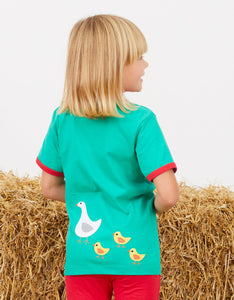 T-Shirt aus Bio Baumwolle mit Bauernhof Applikation
