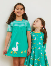 Laden Sie das Bild in den Galerie-Viewer, Kurzärmeliges Kleid aus Bio-Baumwolle mit Entenapplikation
